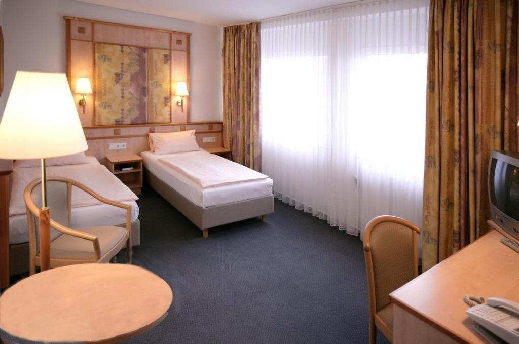 Hotel Wetterau - Self-Check-In Wölfersheim Exteriör bild