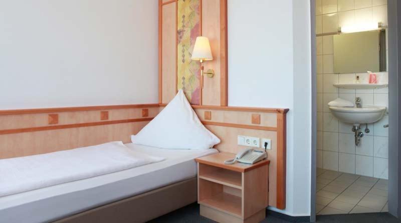 Hotel Wetterau - Self-Check-In Wölfersheim Exteriör bild
